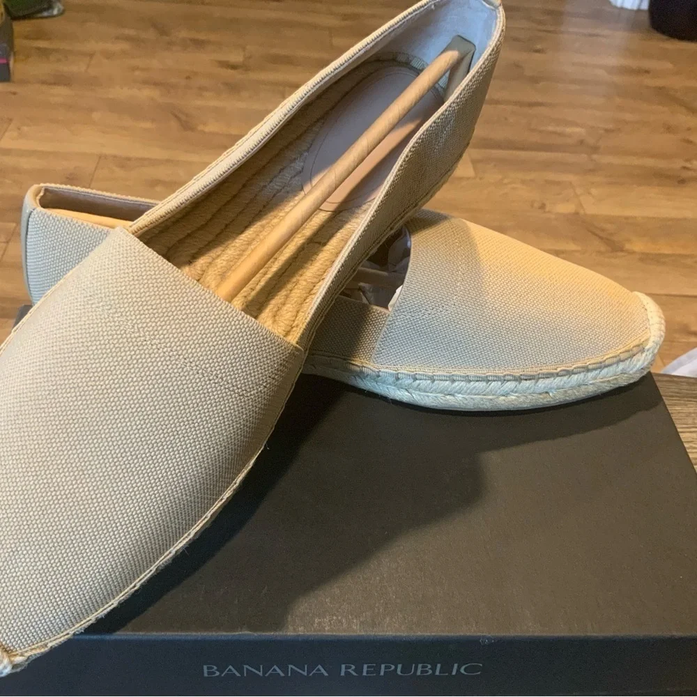 Banana Republic Cream Espadrille Shoes